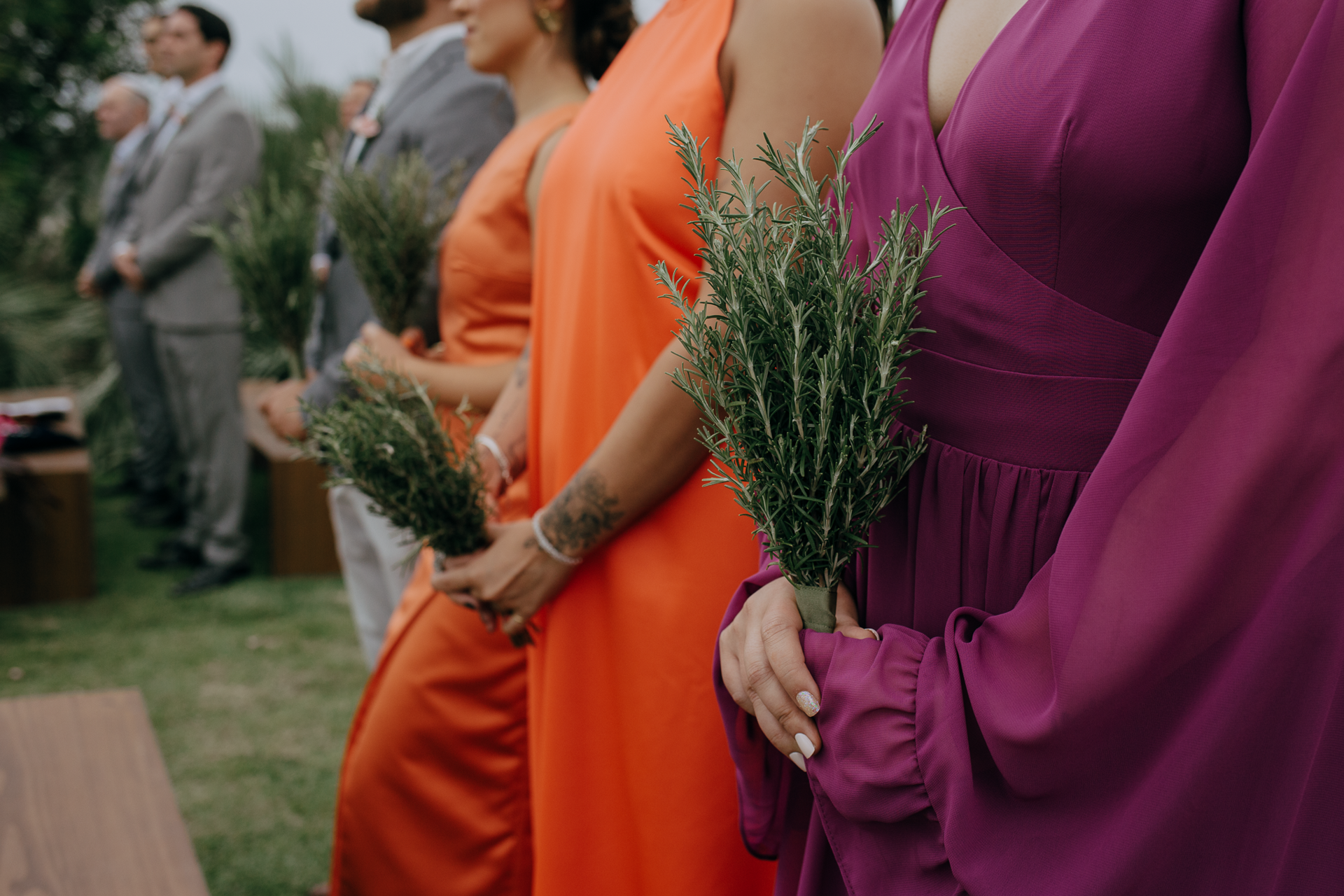 Foto Noiva arrasa com beleza minimalista em casamento tropical na praia do rosa! - Imagem 14